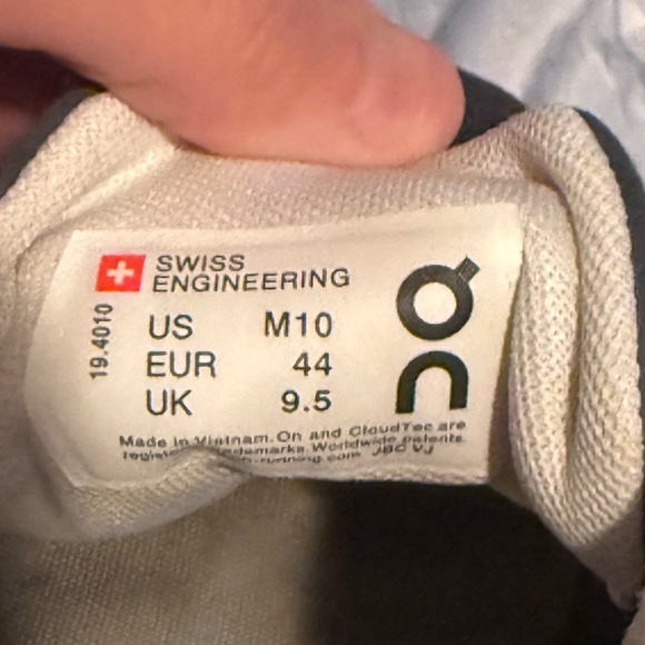 On CloudSneakers Size M10 - Picture 8 of 8